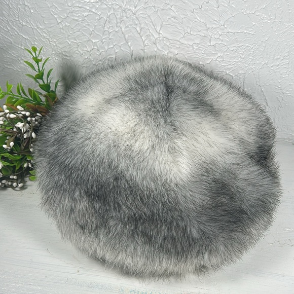 Beret Gray White Black Faux Fur Cold Weather Beret Hat w/ Elastic headband - Picture 2 of 11